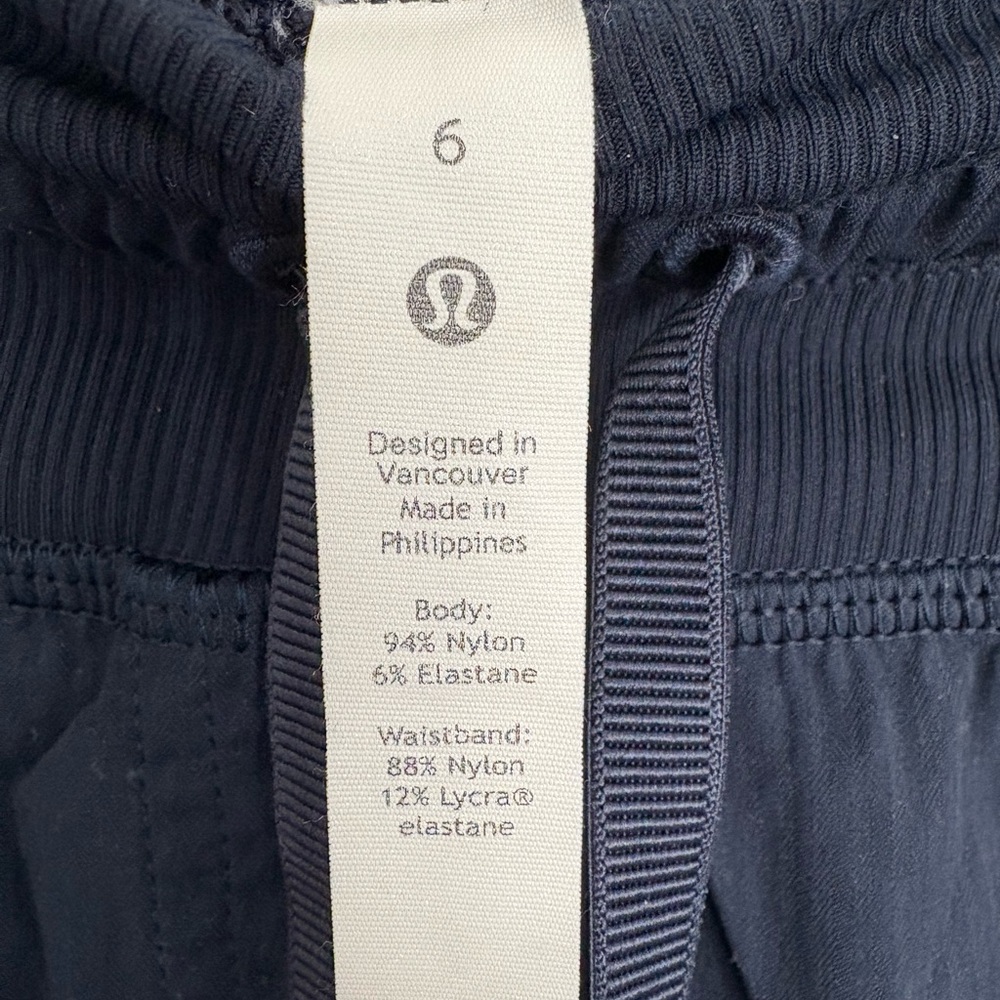 Women’s Lululemon Dance Studio Mid-Rise Pant Size 6 Navy - Picture 2 of 6